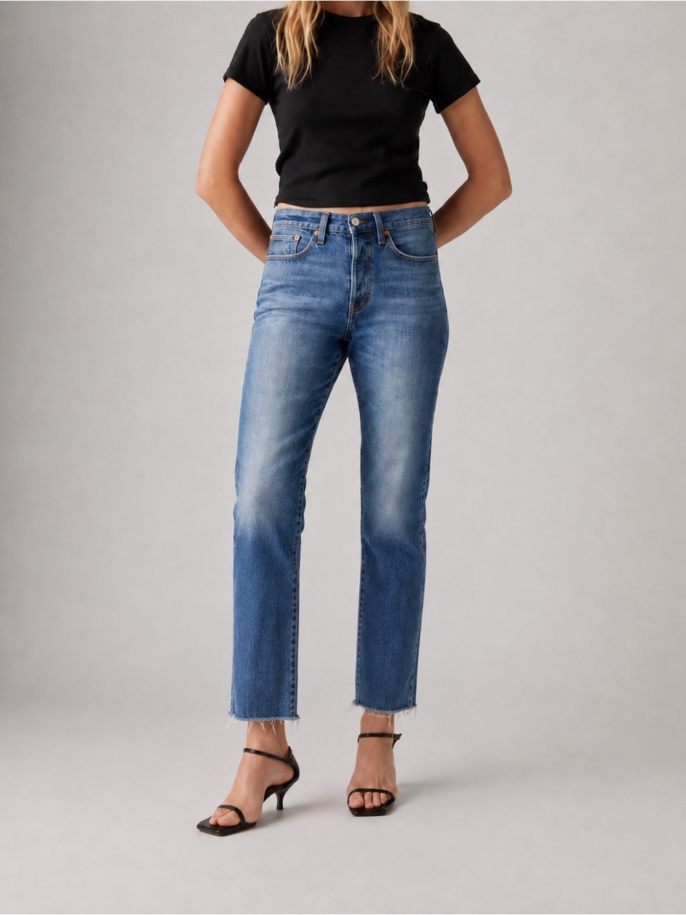 Levi’s Wedgie Straight Jeans Women’s 24 Raw Hem High Rise Medium Wash Denim